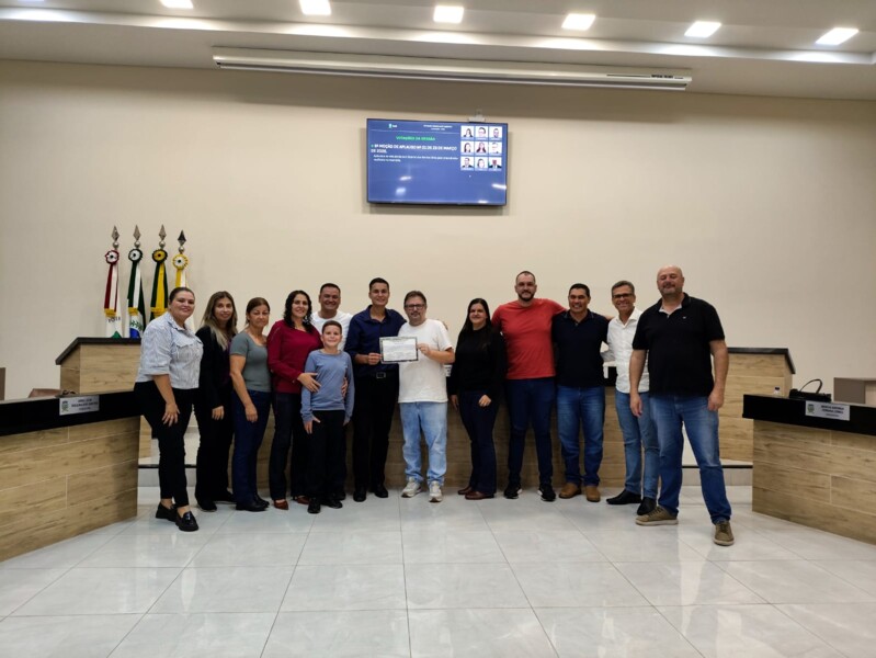 camara-municipal-de-ibaiti-entrega-mocao-de-aplausos-ao-estudante-iury-gabriel-dos-santos-silva-pelo-intercambio-realizado-na-australia